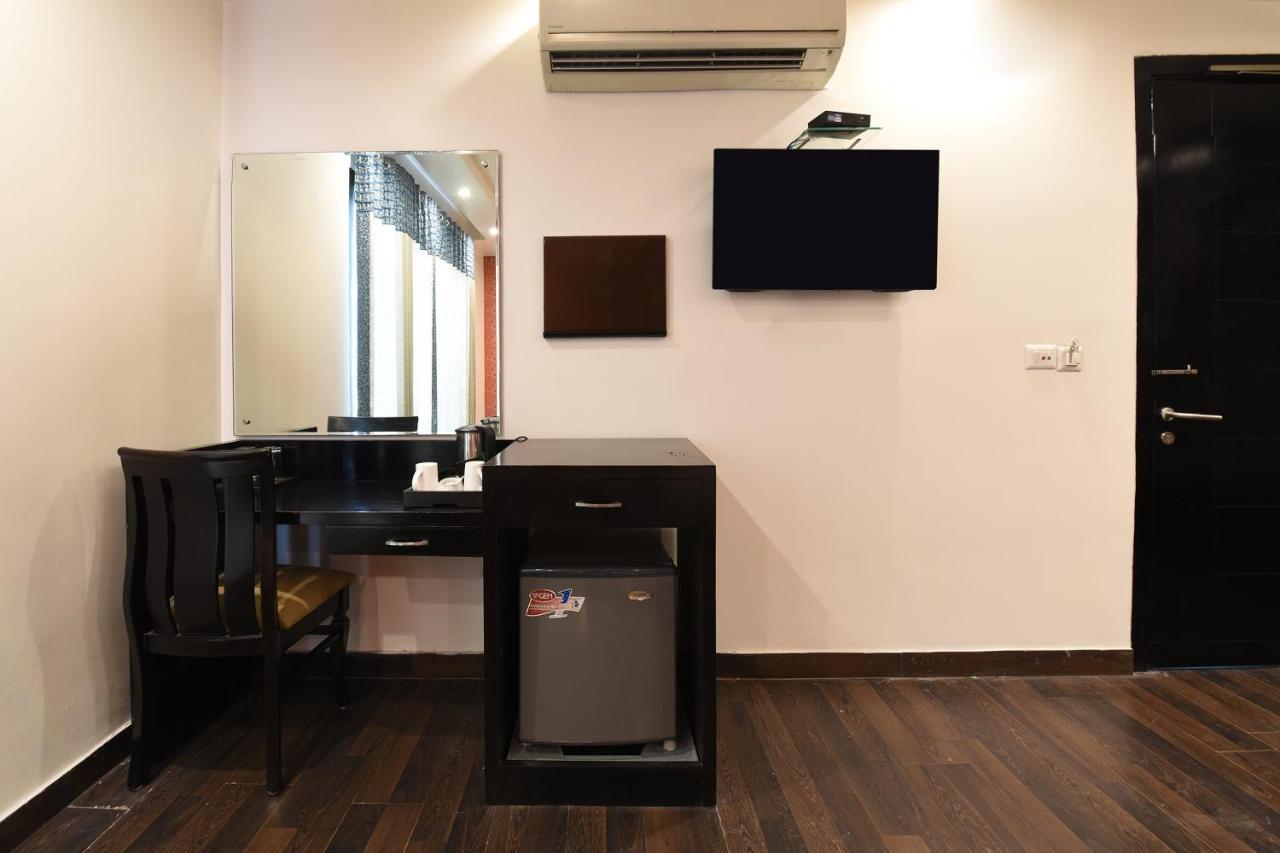 Oyo Flagship 18940 Hotel Swathi New Delhi Exteriör bild